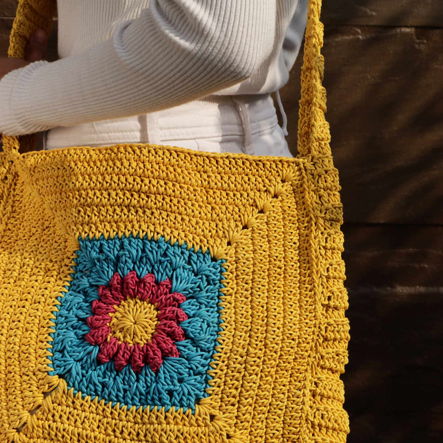 Chrysanthemum Quad Spirit-Crochet Crossbody Bag
