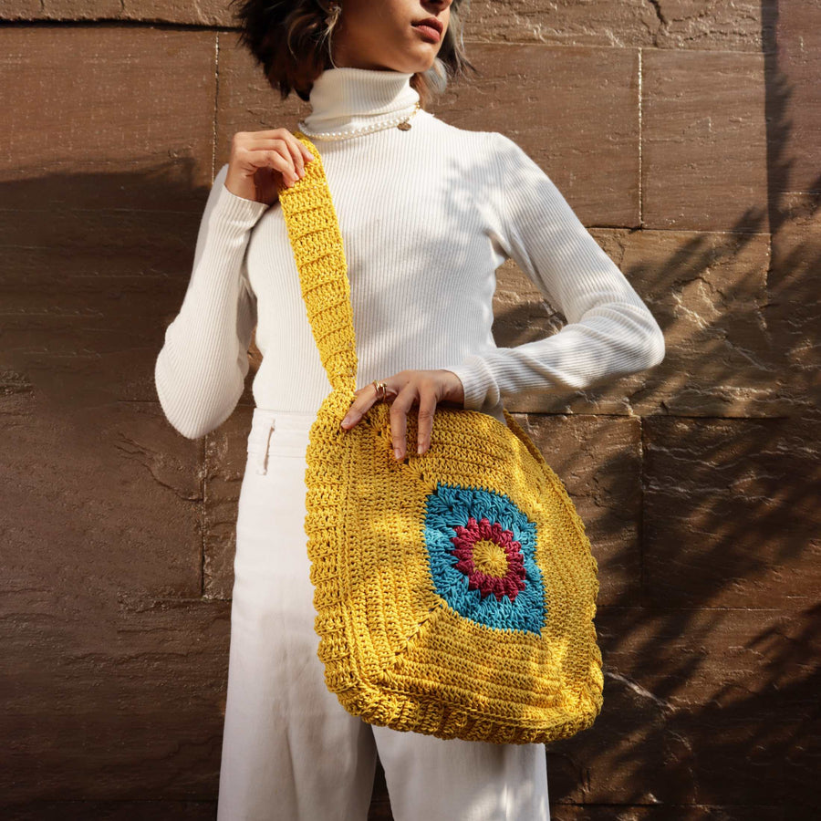 Chrysanthemum Quad Spirit-Crochet Crossbody Bag
